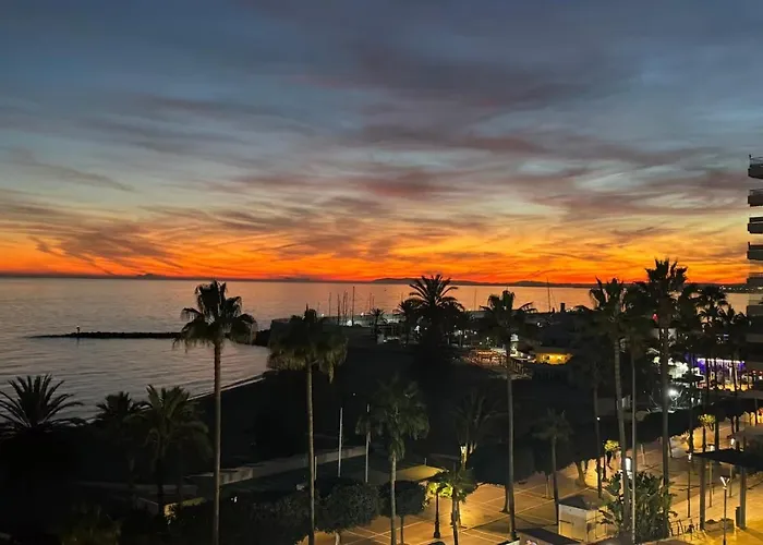 Atardecer En La Playa En Centro Marbellac